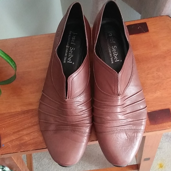 Josef Seibel Tina mocha brown ruched leather pumps. Leather is butter soft. - Picture 2 of 5